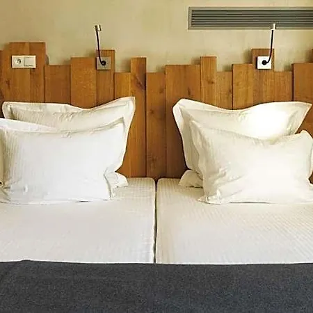Hotel Hot_elarnia & 4*